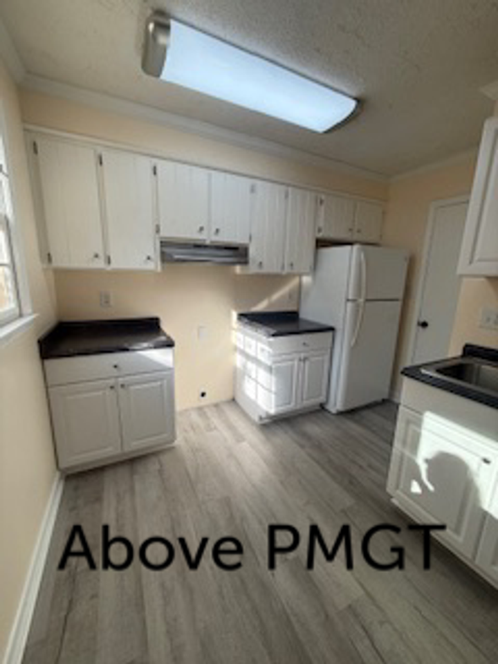 323 East Blackstock Road - Photo 6 of 24