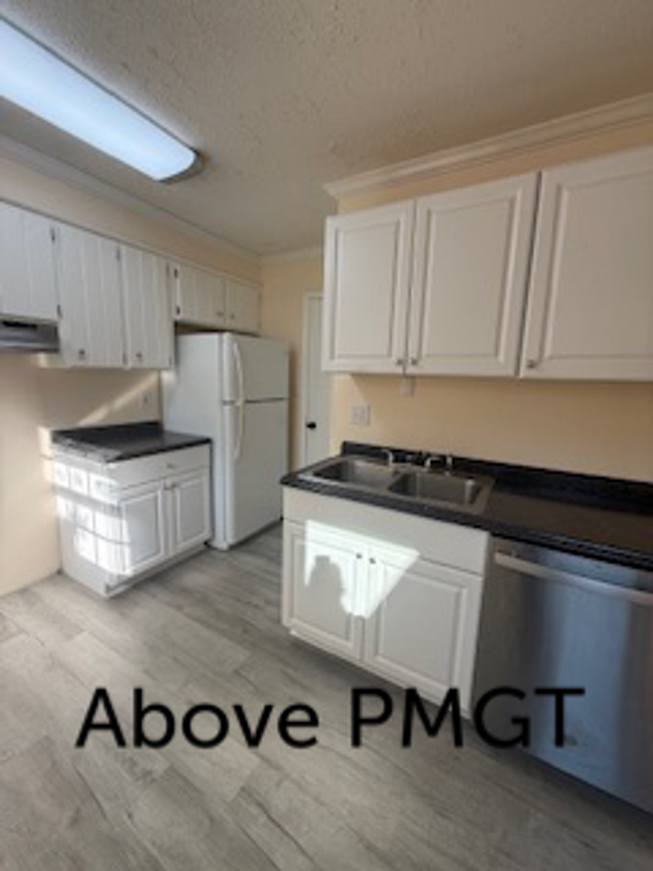 323 East Blackstock Road - Photo 7 of 24