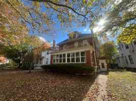 featured image of 810 W Edwards St