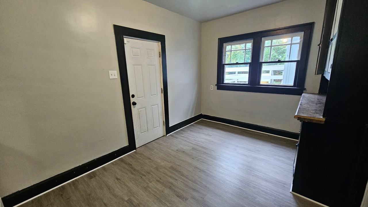 52 Rowland Ave - Photo 4 of 16