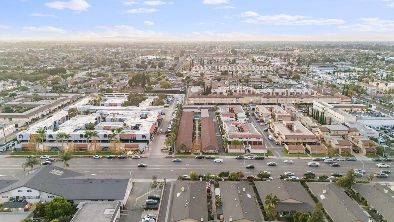 147 S Magnolia Avenue - Photo 3 of 7