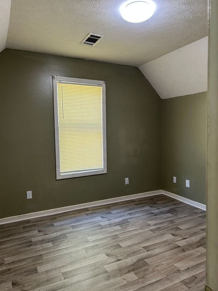 126 Money St - Photo 7 of 11