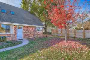 featured image of 4660 Sioux Dr