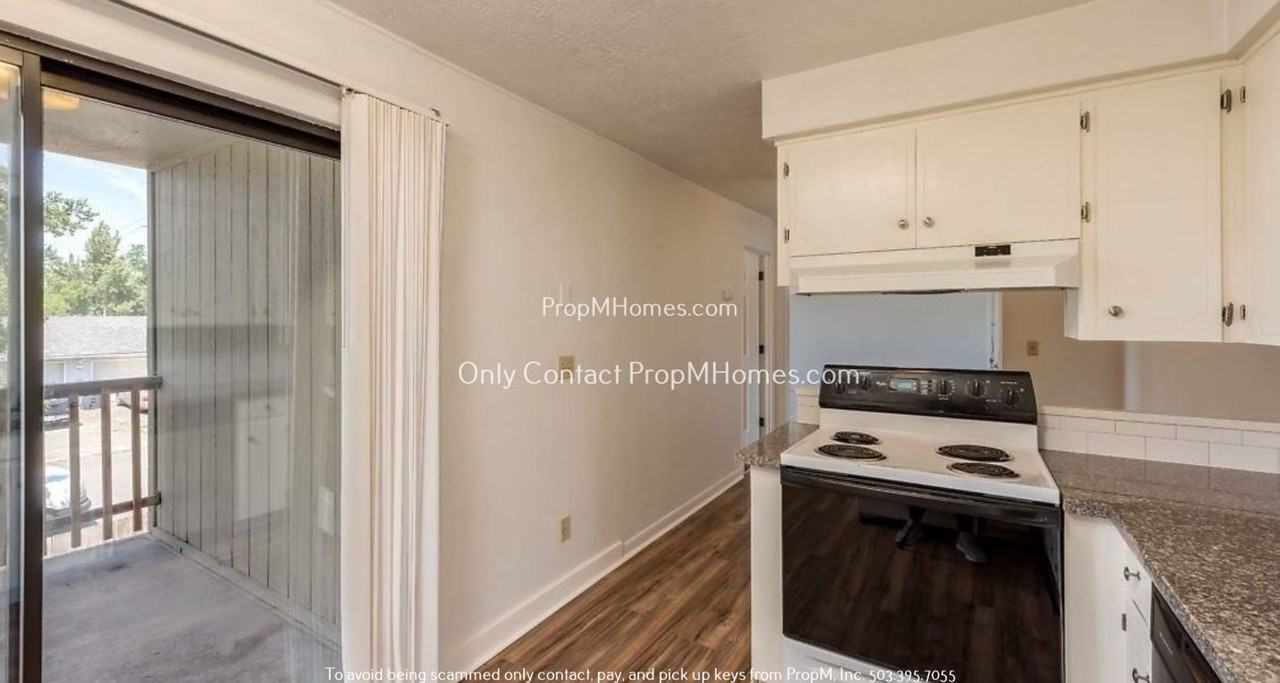 352 Shipping St Ne - Photo 7 of 16