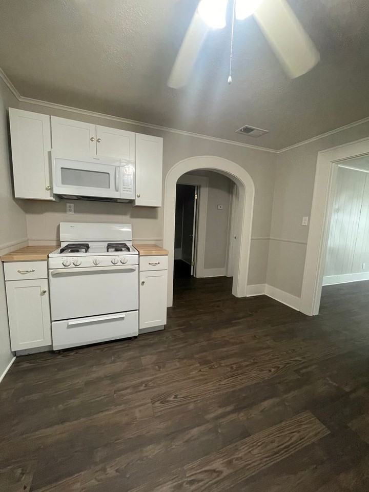 501 Rockdale Dr - Photo 4 of 17