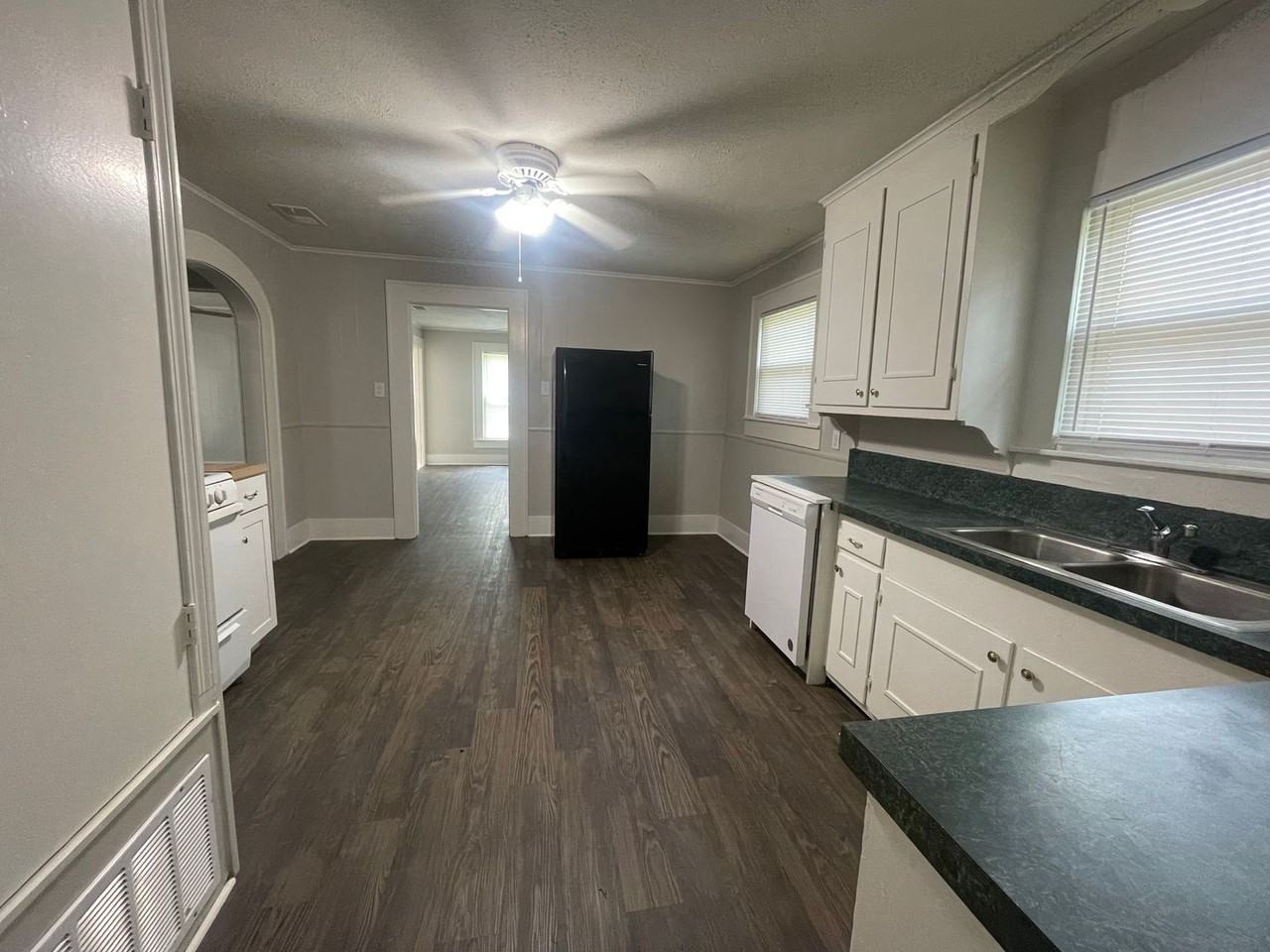 501 Rockdale Dr - Photo 5 of 17