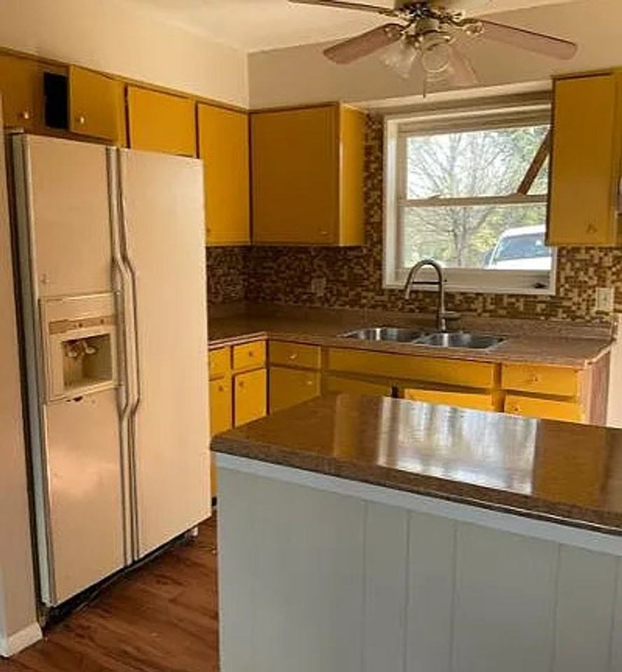 302 S Bertrand St - Photo 4 of 10