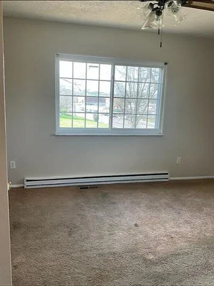 302 S Bertrand St - Photo 5 of 10