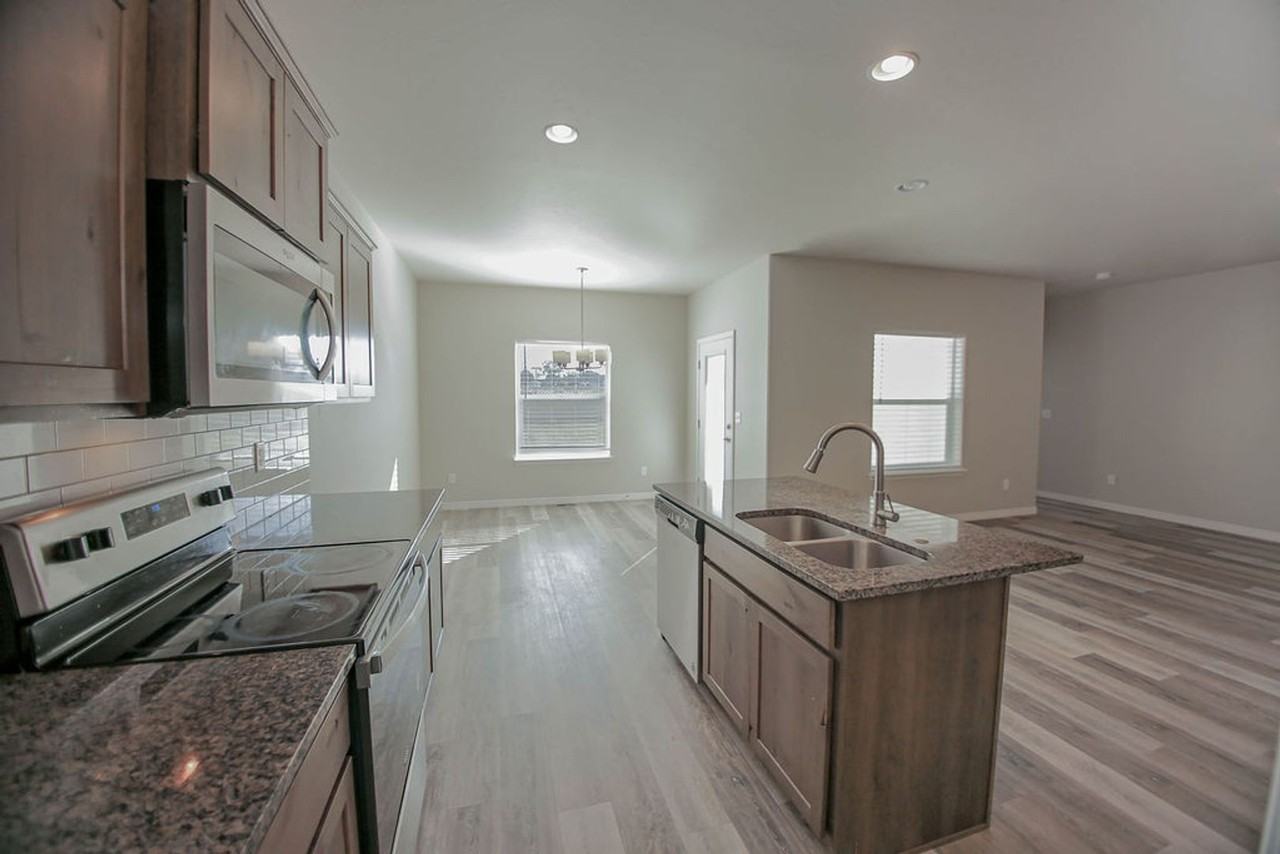 745 Shadowleaf Ave - Photo 4 of 13