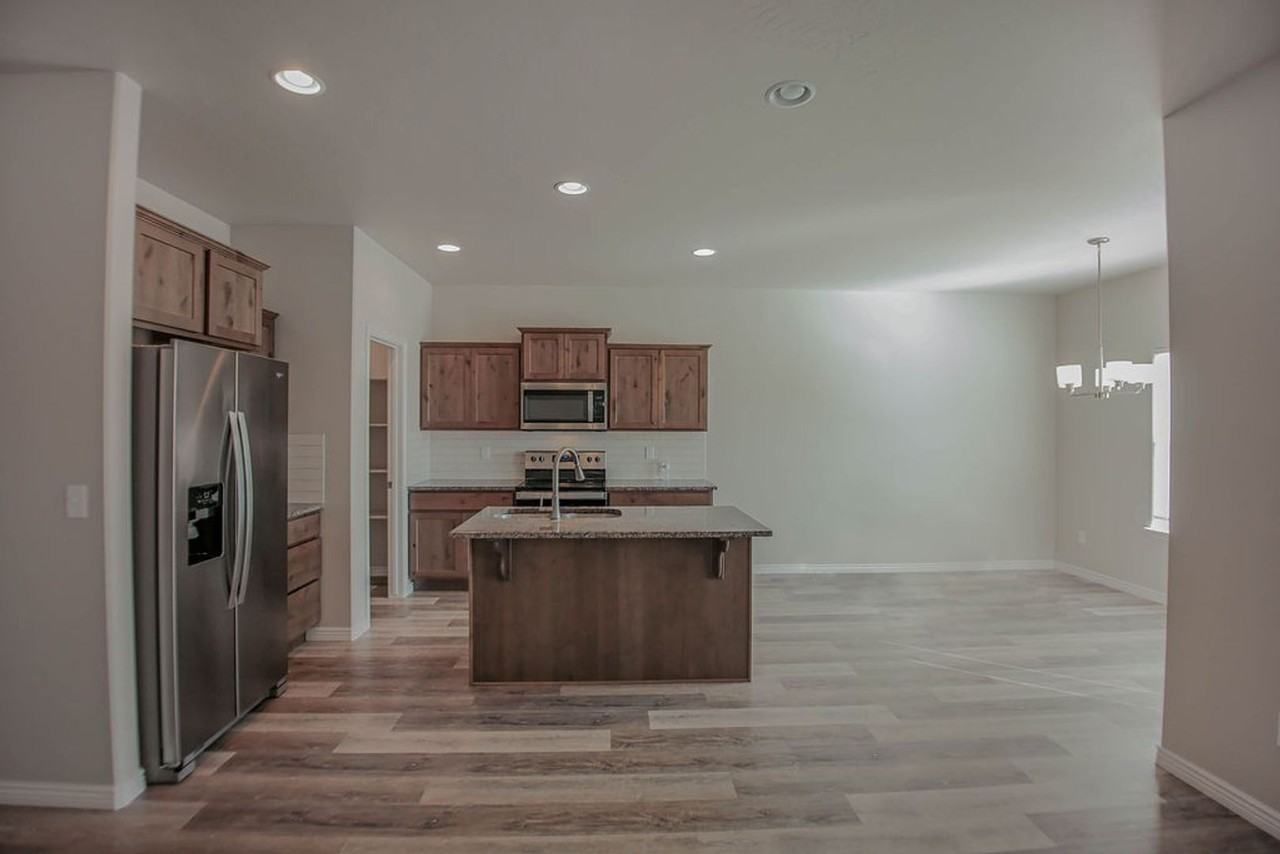 745 Shadowleaf Ave - Photo 7 of 13