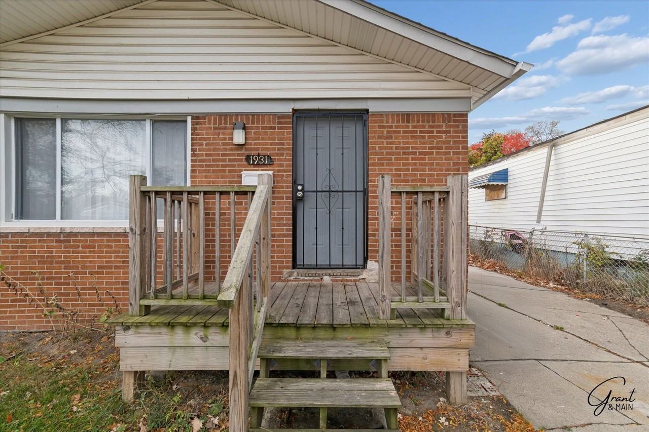 1931 Pilgrim St - Photo 2 of 20