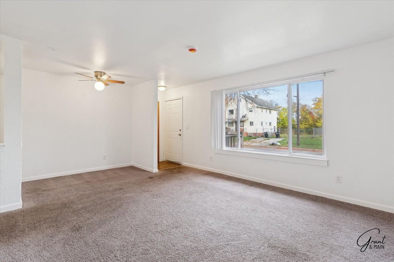 1931 Pilgrim St - Photo 3 of 20