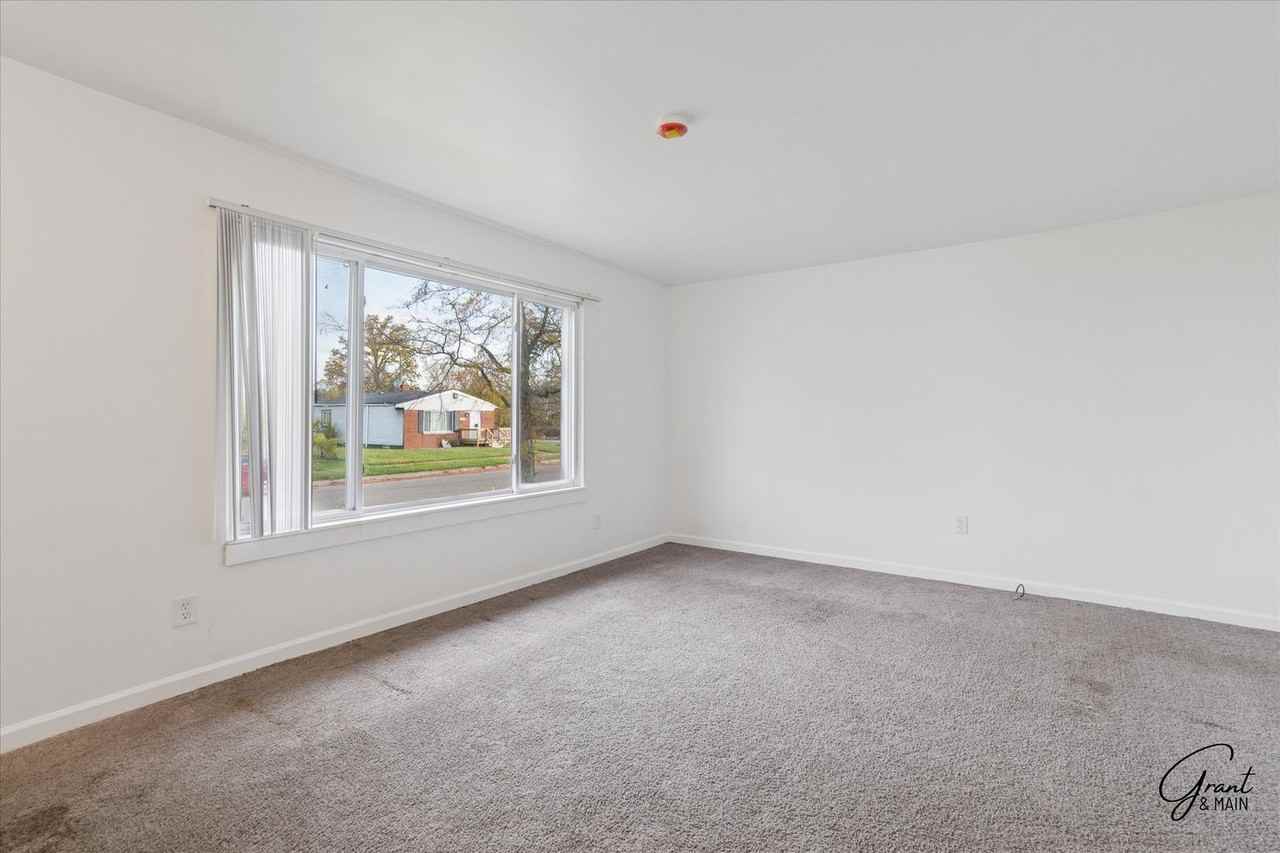 1931 Pilgrim St - Photo 4 of 20