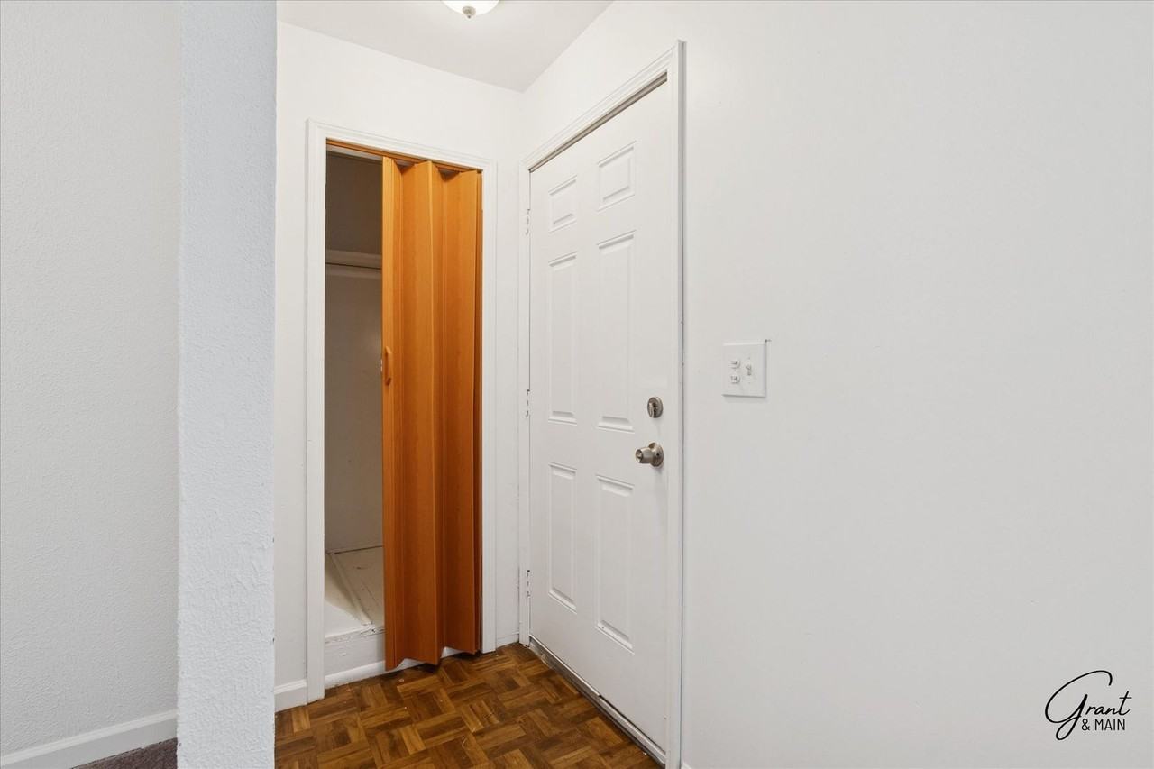 1931 Pilgrim St - Photo 7 of 20