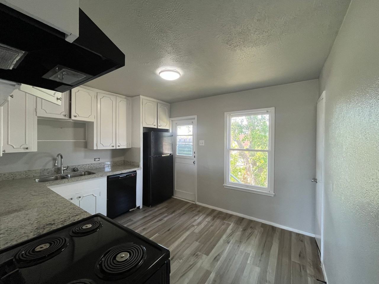 3120 Santa Fe Street #24 - Photo 6 of 11