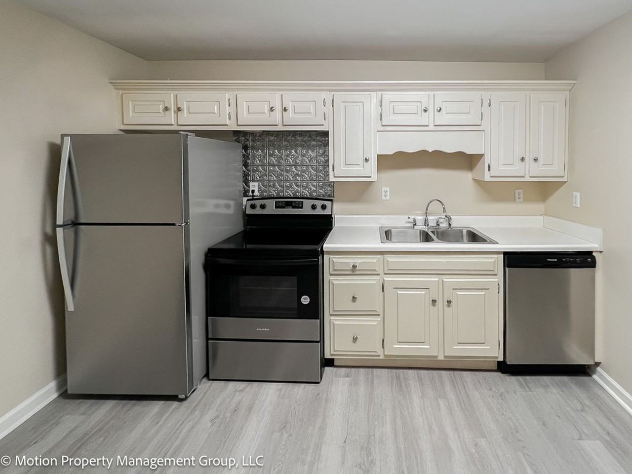 1632 Hamlet Drive #B - Photo 3 of 7