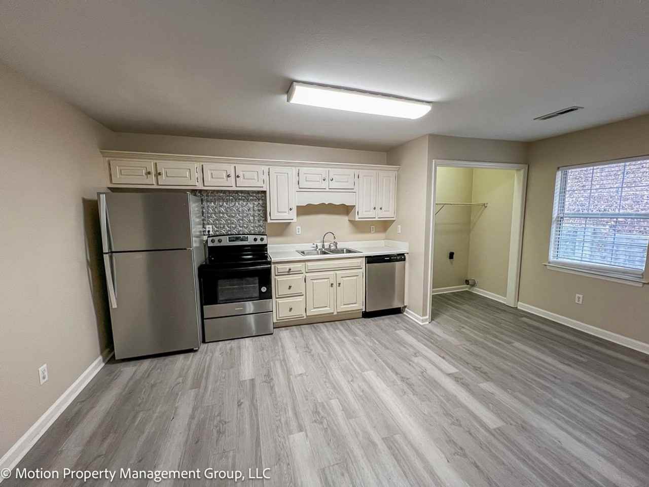 1632 Hamlet Drive #B - Photo 4 of 7