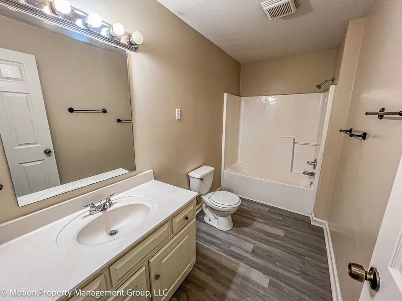 1632 Hamlet Drive #B - Photo 6 of 7