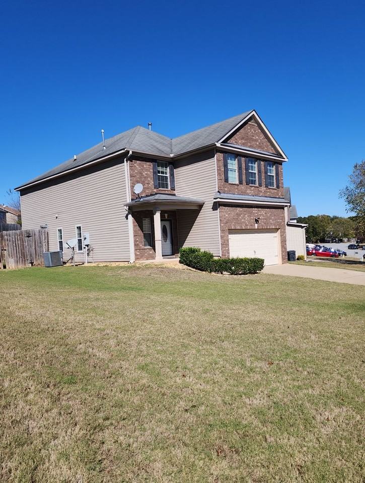1401 Adie St - Photo 2 of 32