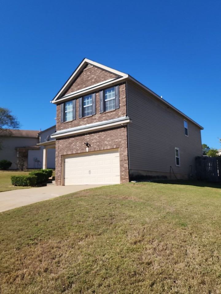 1401 Adie St - Photo 3 of 32