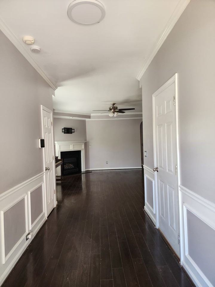 1401 Adie St - Photo 4 of 32