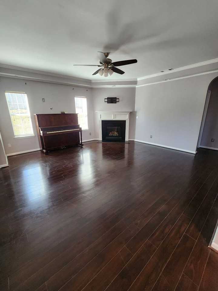 1401 Adie St - Photo 6 of 32
