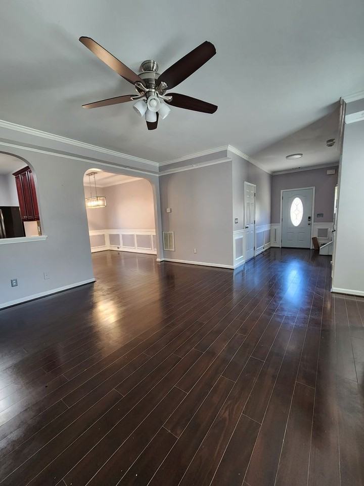 1401 Adie St - Photo 7 of 32