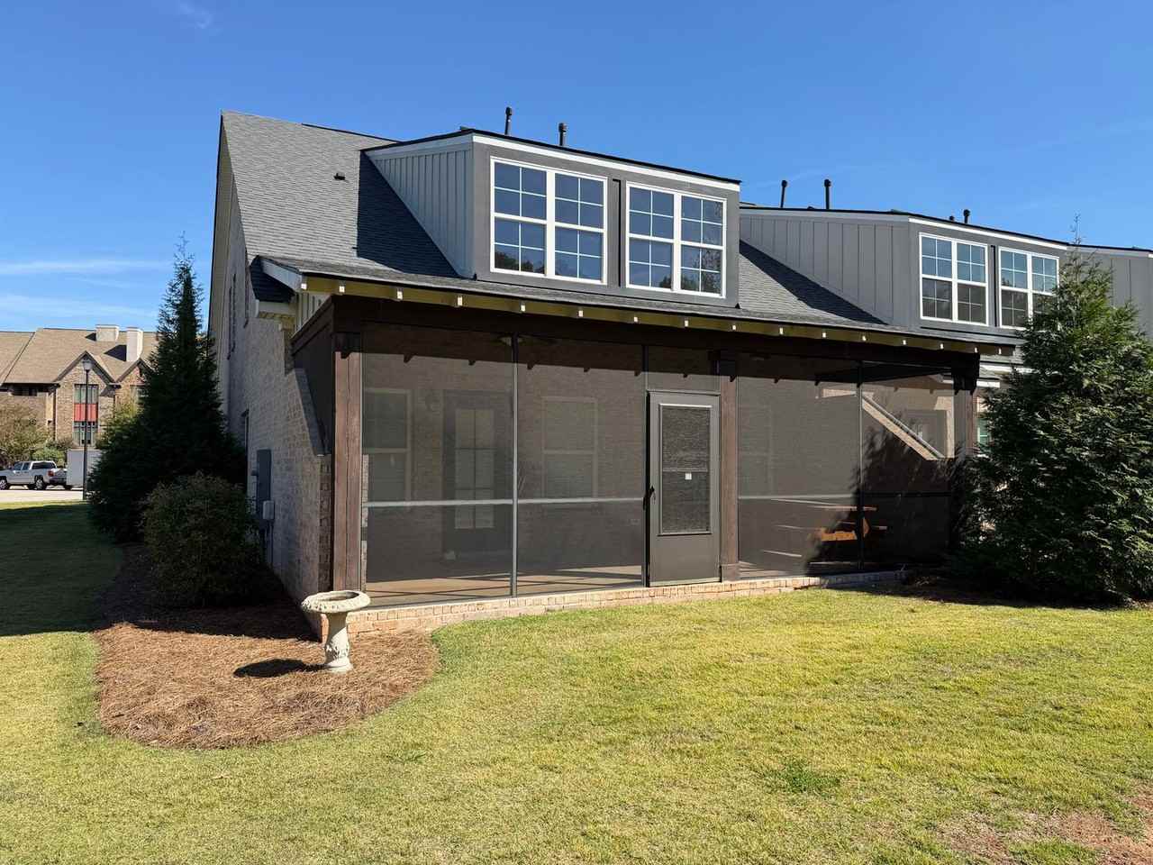 989 Pembroke Pl - Photo 2 of 23