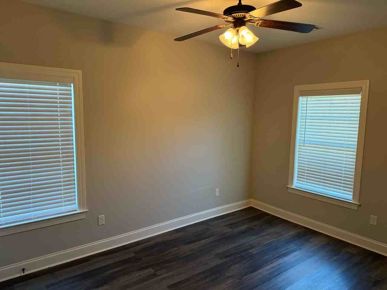 989 Pembroke Pl - Photo 4 of 23