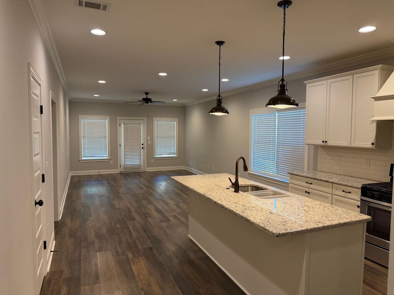 989 Pembroke Pl - Photo 6 of 23