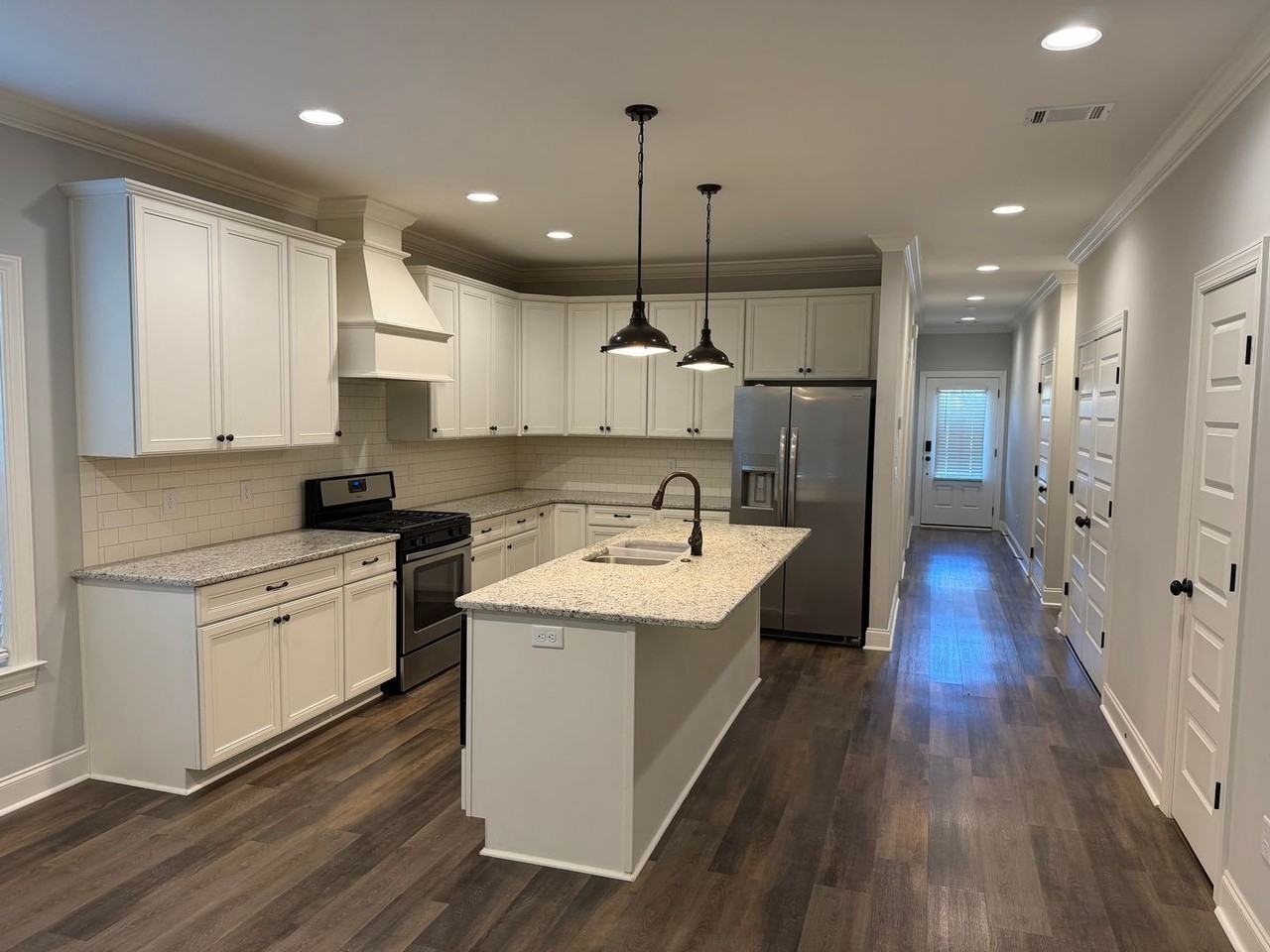 989 Pembroke Pl - Photo 7 of 23