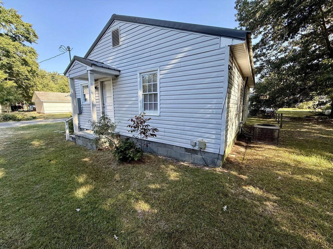 106 Willis St - Photo 2 of 13