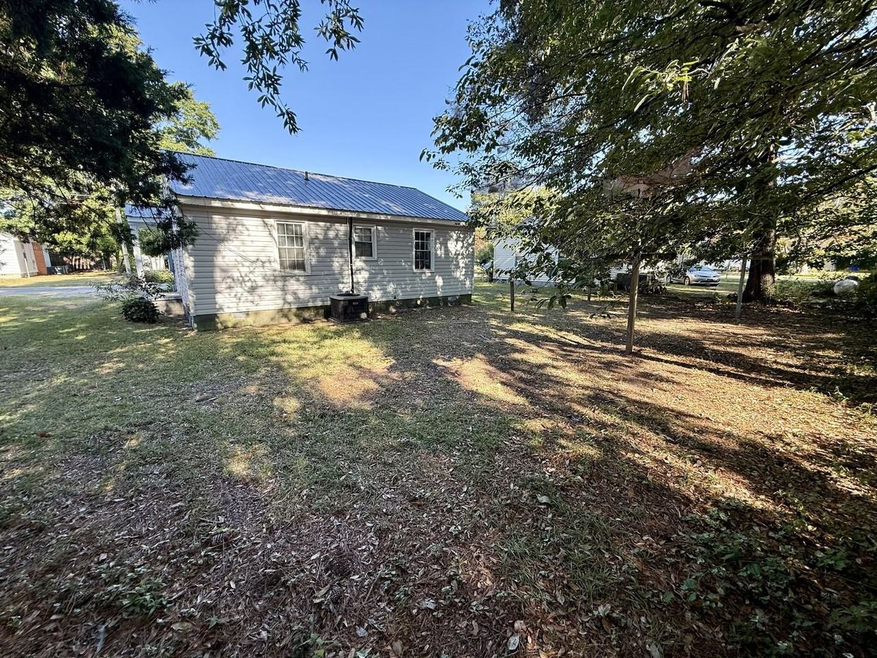 106 Willis St - Photo 3 of 13