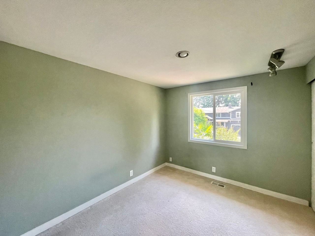 11212 Northeast 91st Street - Photo 7 of 25