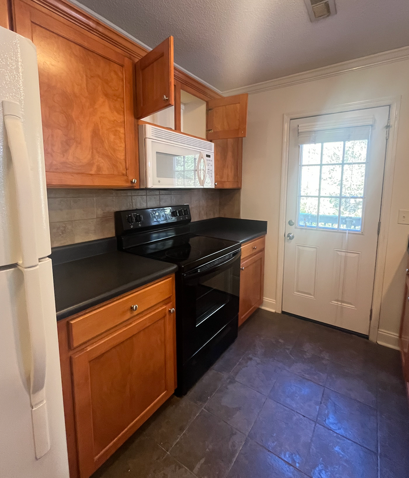 108 Bentwood Circle - Photo 4 of 17