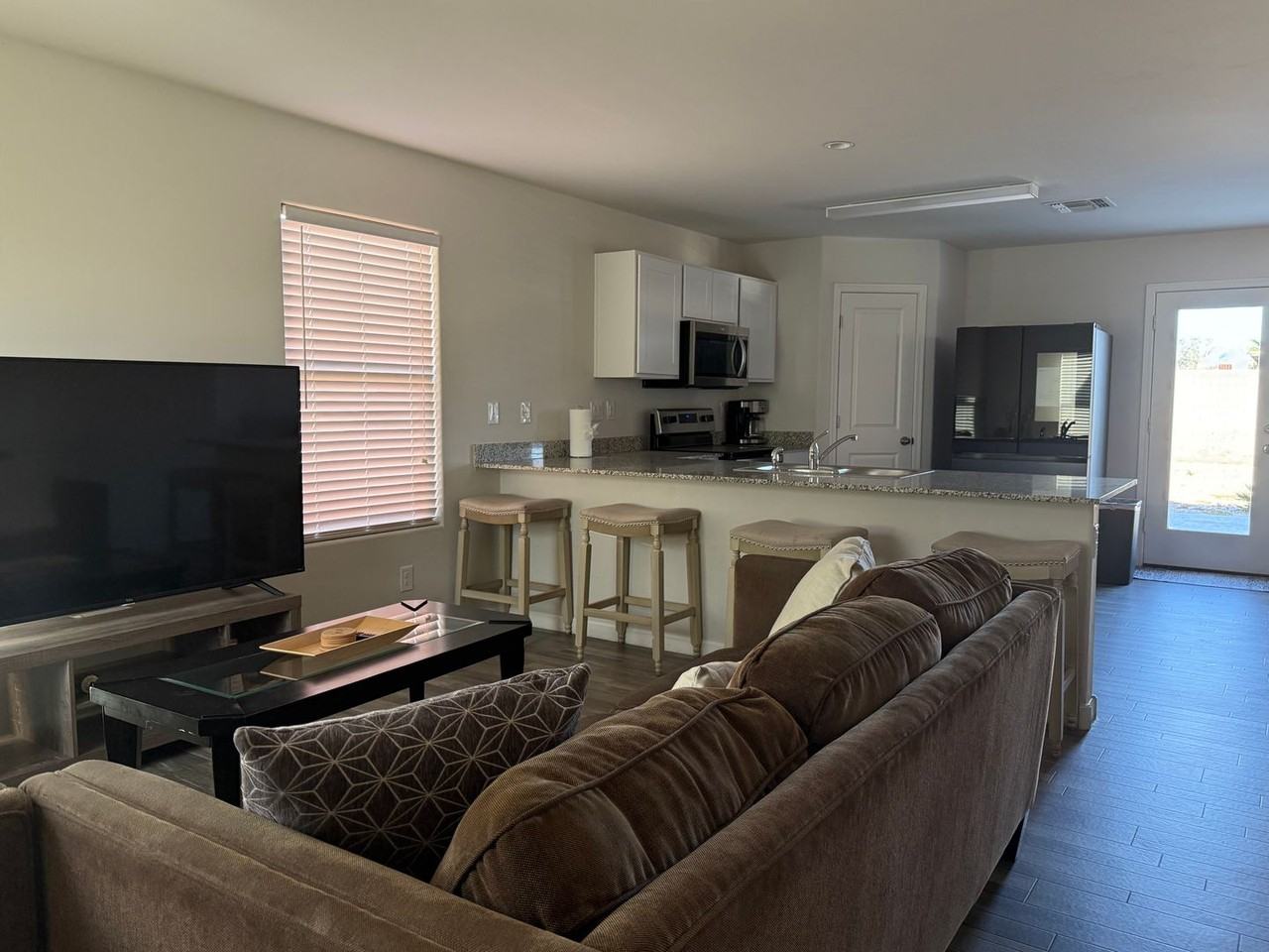 568 Holly St - Photo 5 of 27