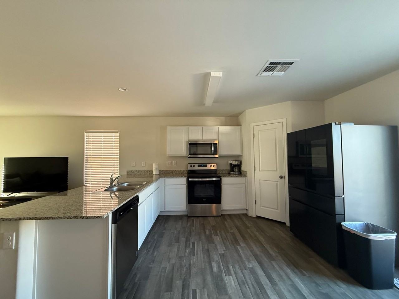 568 Holly St - Photo 7 of 27