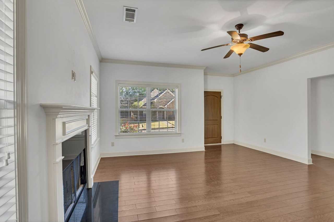 999 Starr Ct - Photo 3 of 34