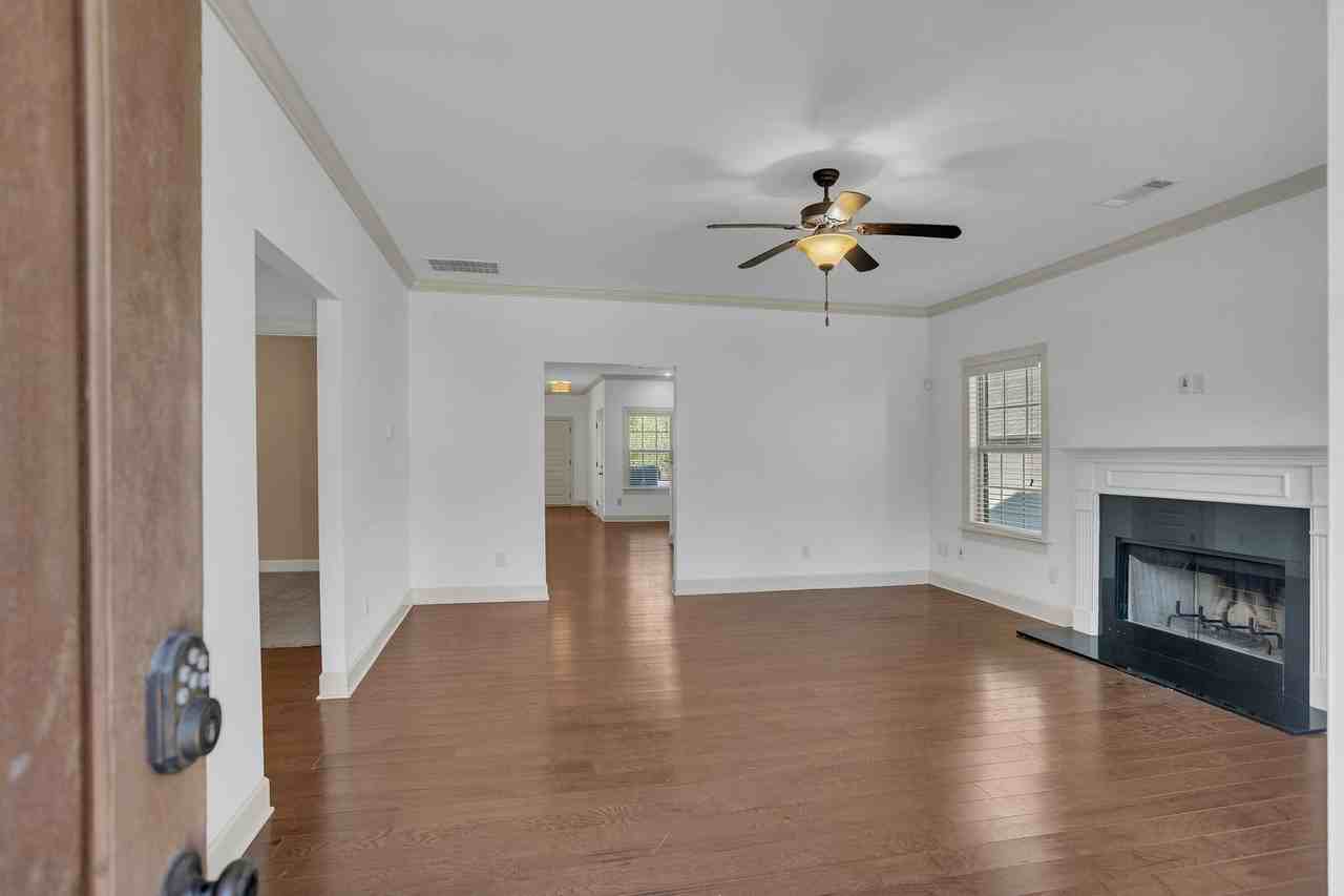 999 Starr Ct - Photo 4 of 34