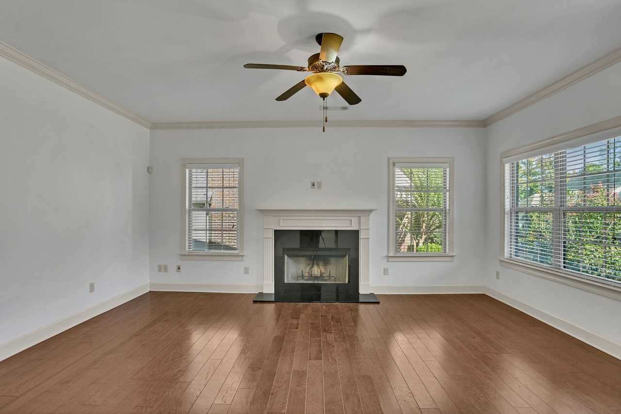 999 Starr Ct - Photo 6 of 34