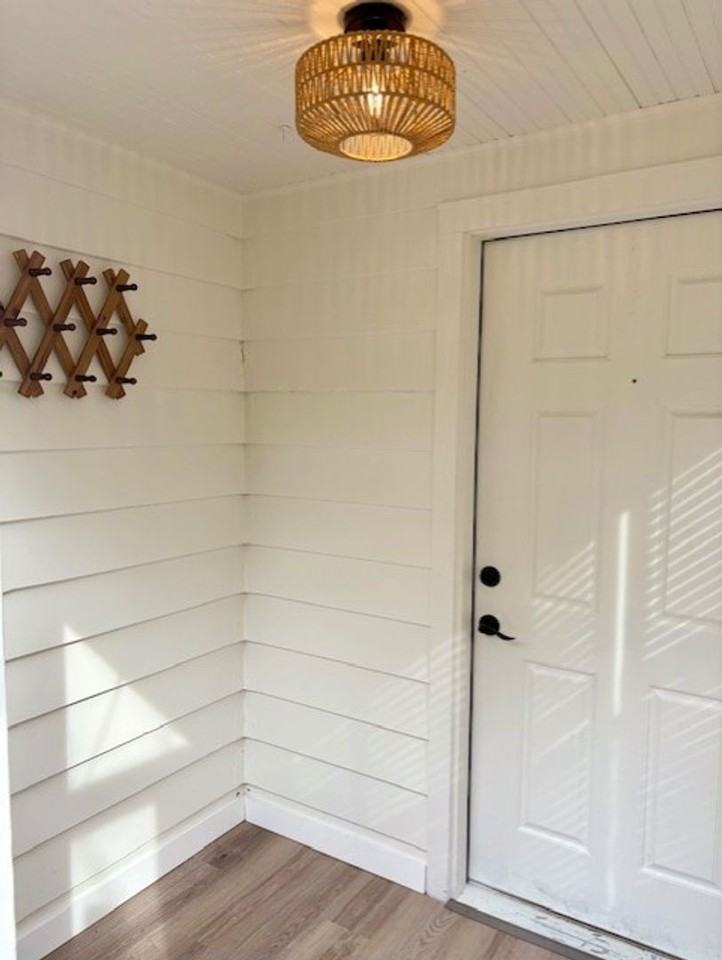 6807 Forest Ct - Photo 3 of 40