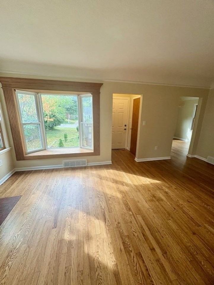 6807 Forest Ct - Photo 6 of 40