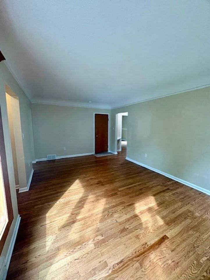 6807 Forest Ct - Photo 7 of 40