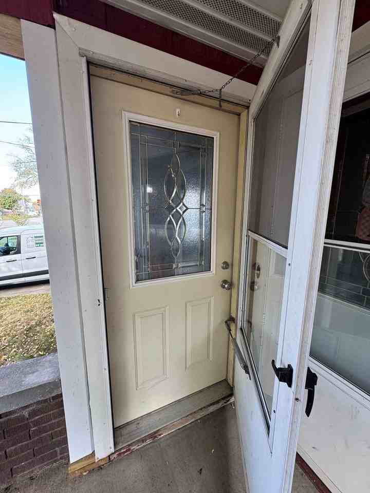 1049 Bluff St - Photo 3 of 24