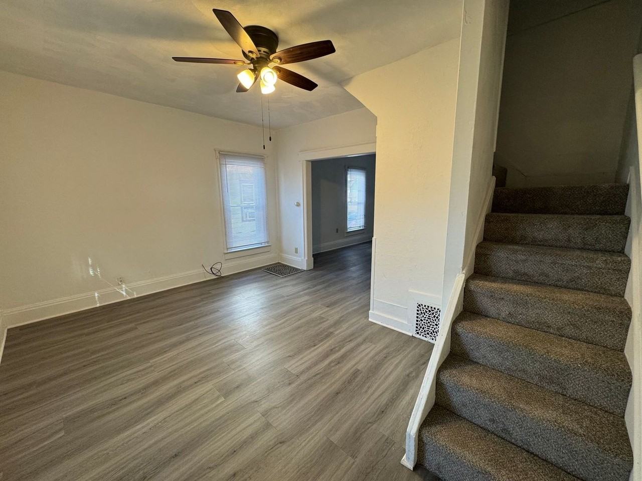 1049 Bluff St - Photo 4 of 24