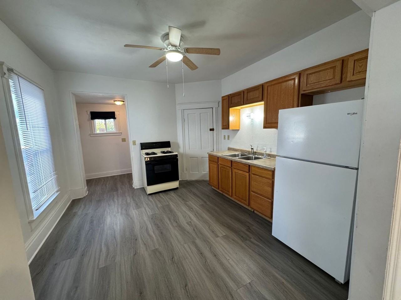 1049 Bluff St - Photo 5 of 24