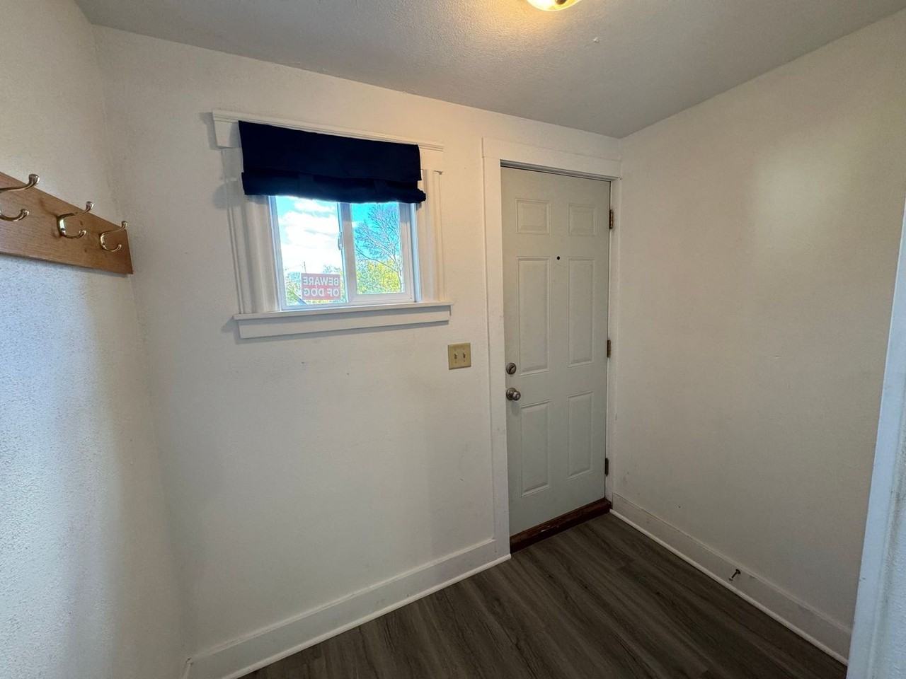 1049 Bluff St - Photo 6 of 24