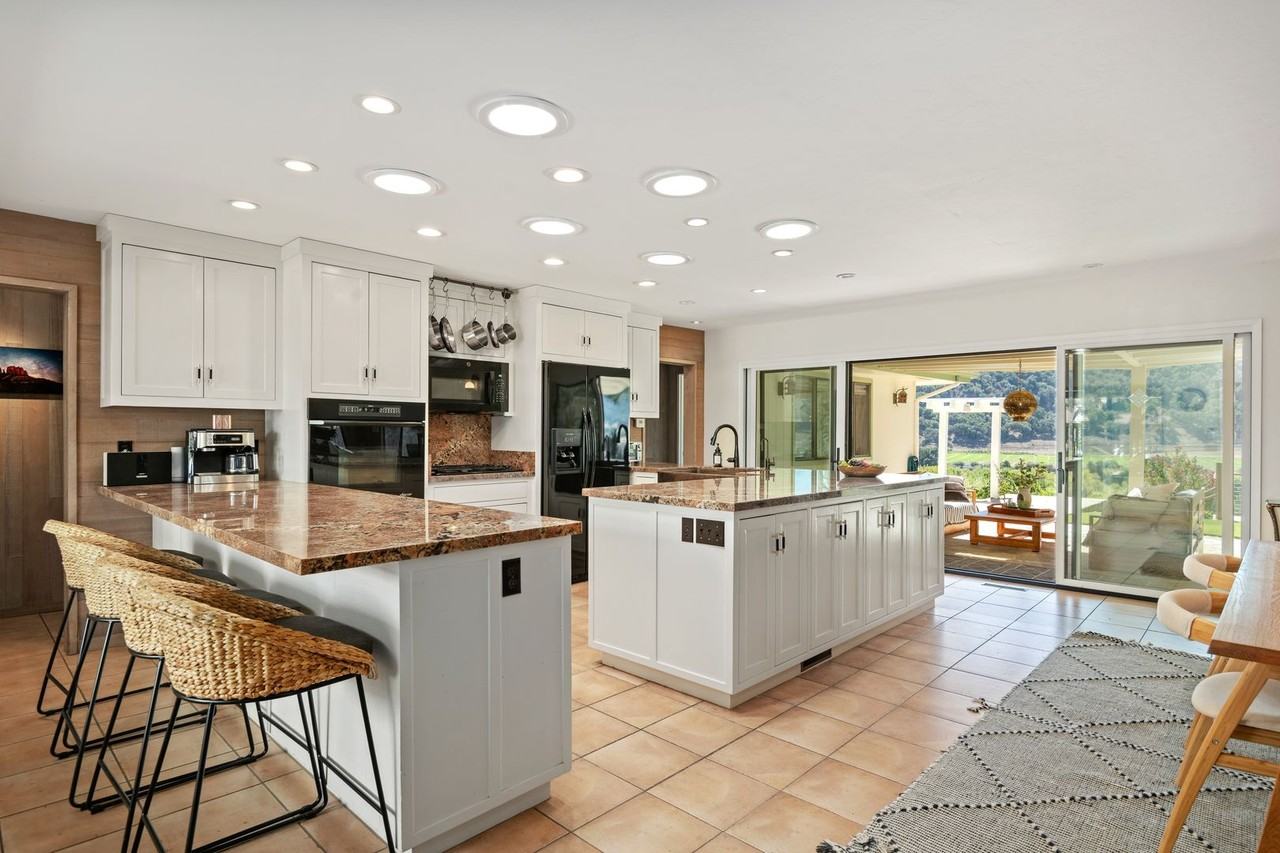 137 3rd St - Photo 7 of 27