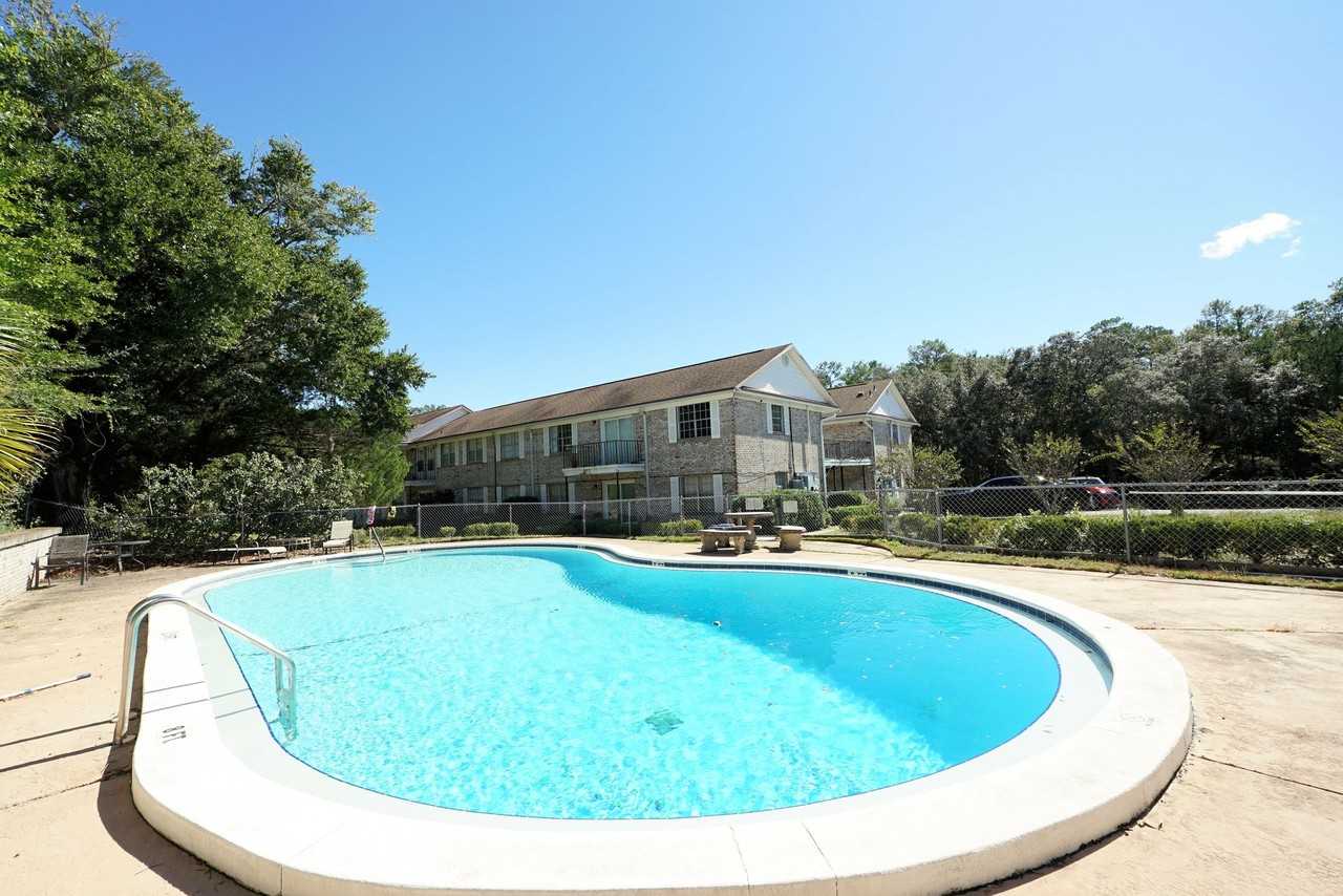 116 Country Club Dr - Photo 3 of 50