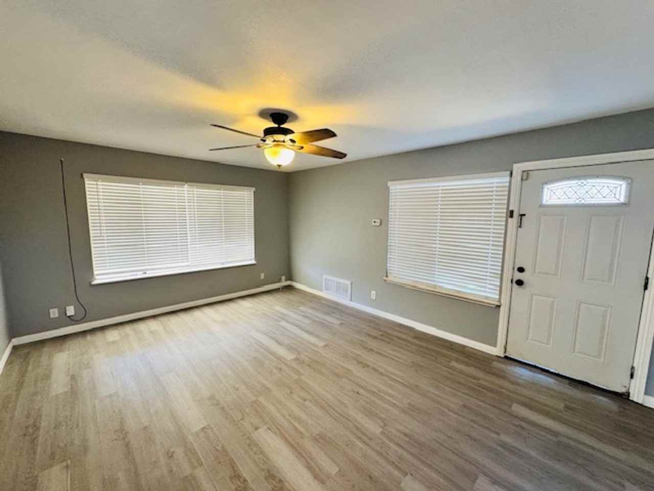 42900 Yew St - Photo 2 of 6